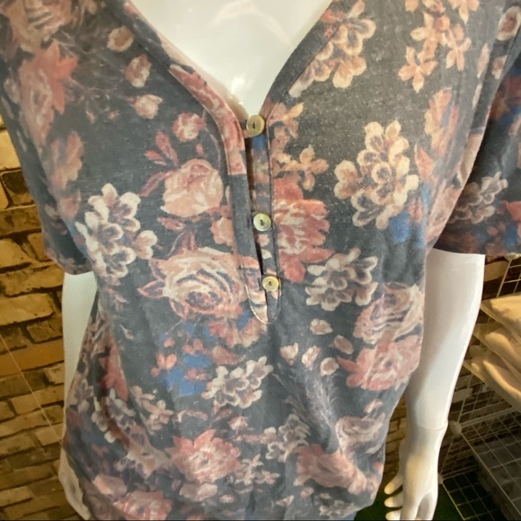 Size Medium Denver Hayes Shirt - Picture 2 of 4